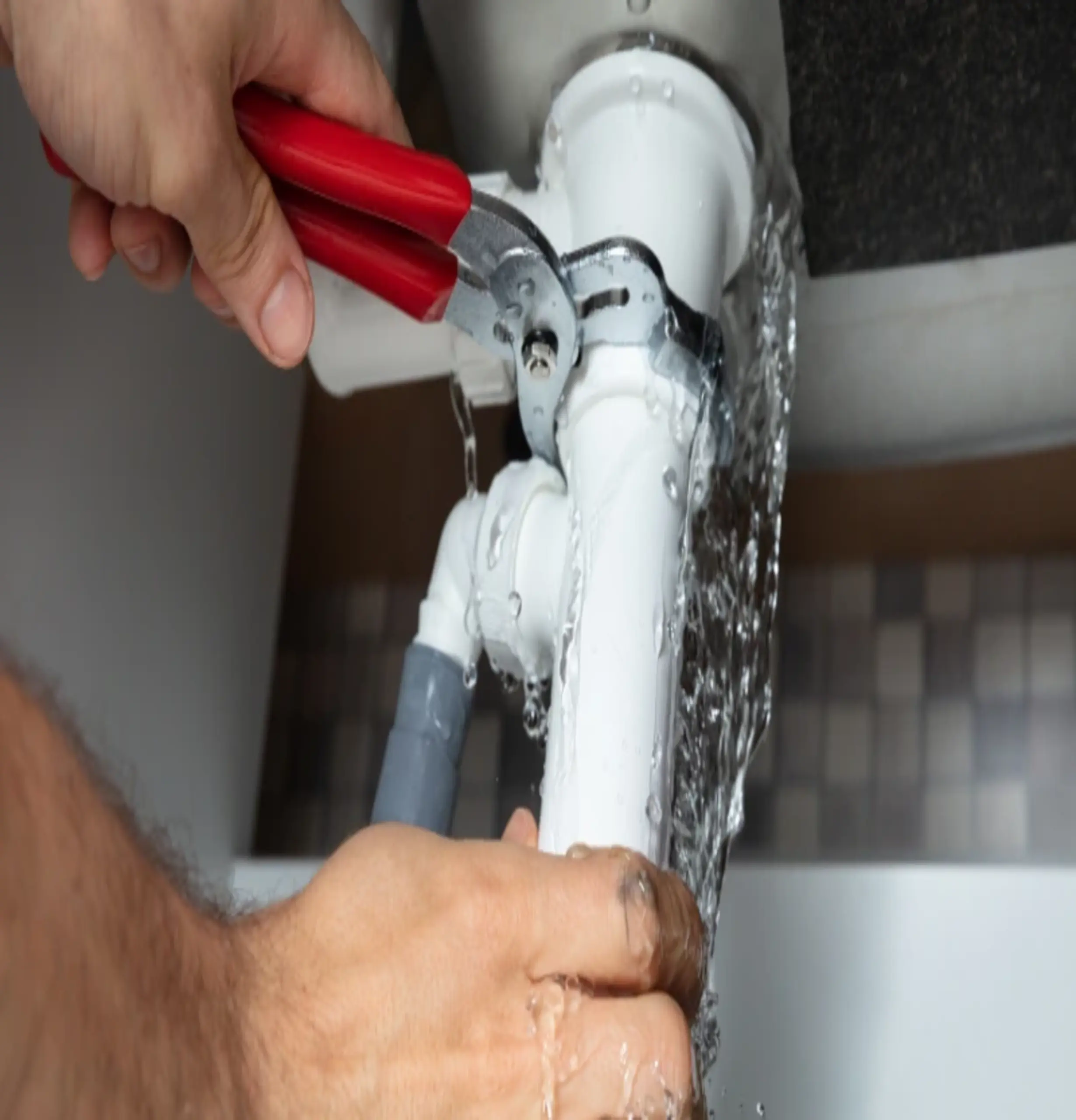 Dépannage urgence plomberie - Intervention sur fuite d'eau par plombier CRD Pro Bat